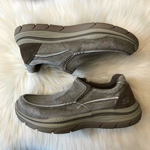 skechers wide fit men's slip ons